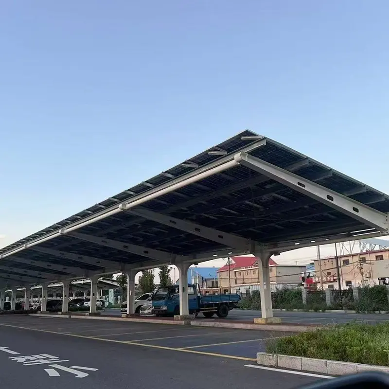 Solarni fotovoltaični nadstrešek za avto